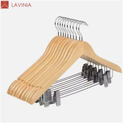 Дрвена хотелска вешалица са клиповима